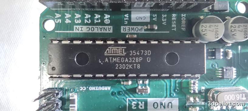 Chip ATMEGA328P.